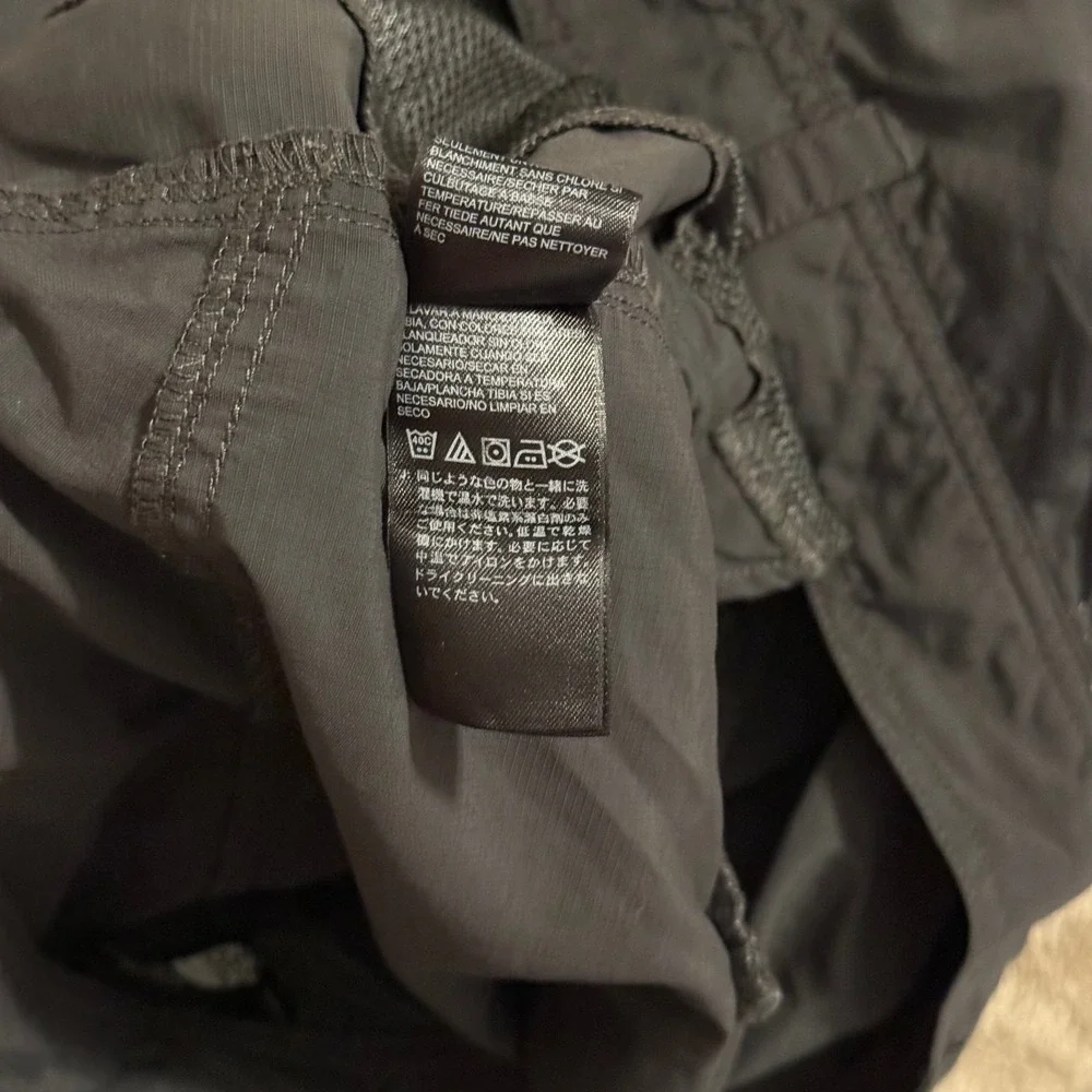 The North Face Mens Grey Nylon Hiking Cargo Shorts Size 38